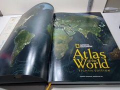 ✨VINTAGE✨ National Geographic Atlas of the World Eighth Edition Hard Cover Book