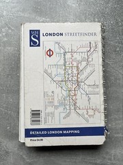 WH Smith LONDON Streetfinder Atlas / Map – 1999 – 268 Page Book (Ring Bound)