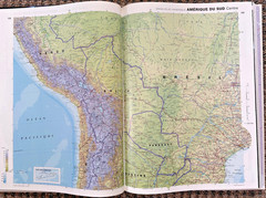 Encyclopaedia Universalis: Grand Atlas & Chiffres du Monde, 2vol. HC in Slipcase