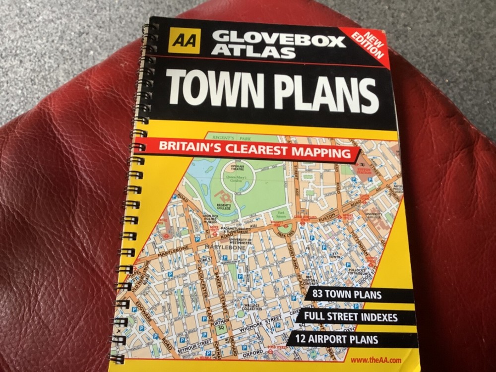2002 6th Edition Town Plans (AA Glovebox Atlas) – Spiral Bound