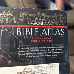 THE MACMILLAN BIBLE ATLAS By Yohanan Aharoni & Michael Avi-yonah – Hardcover