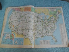 VINTAGE Rand Mcnally 1983 Midsize Road Atlas & TRAVEL GUIDE Paperback 87 PAGES.