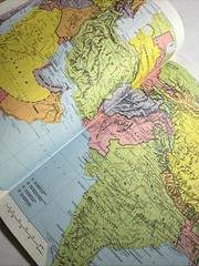 Rand McNally Quick Reference World Atlas 64 Pgs 1994 paperback VGC 8 1/2” X 11”