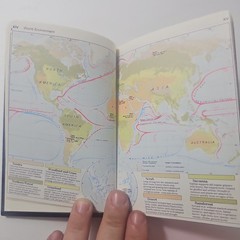Vintage Bartholomew Mini World Atlas, 1989 Hardcover (4″x6″) Excellent Condition