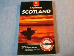 AA ESSENTIAL EXPLORER – SCOTLAND – FULL COLOUR OVER 350 MAPS & ILLUSTRATIONS