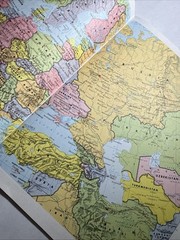 Rand McNally Quick Reference World Atlas 64 Pgs 1994 paperback VGC 8 1/2” X 11”
