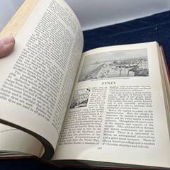 The New Human Interest Library Volume V Atlas School Guide 1952 Decor Book