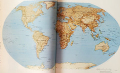 VINTAGE CAPPELENS INTERNASJONALE ATLAS – HARDCOVER 1981 (NORWEGIAN LANGUAGE)