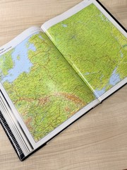 The 21st Century World Atlas (1998, Hardcover, Deluxe)