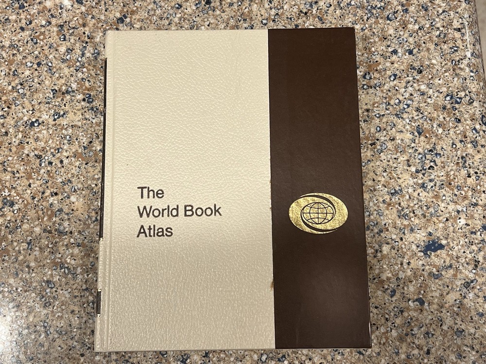 THE WORLD BOOK ATLAS 1979, Vintage Reference Book w/ Color Maps, 9”x11”, 372 pgs