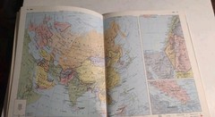 Quick Reference World Atlas trade paperback 1982 Rand McNally illustrated.