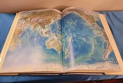 Reader’s Digest atlas of the world – Hardcover – GOOD Shape