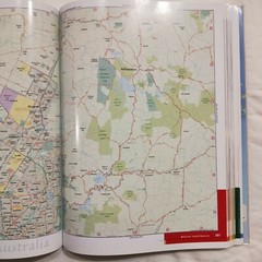 Gregory’s Australia: The Essential Touring Atlas (Paperback, 2005) *As New*