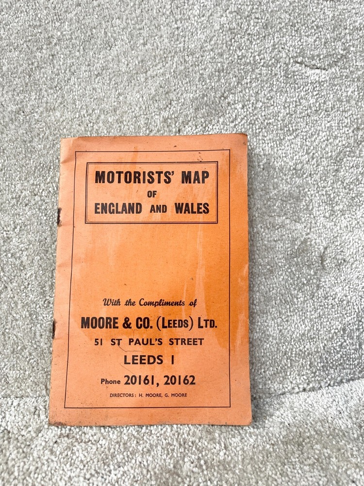 VINTAGE MOTORISTS MAP OF ENGLAND AND WALES BOOKLET MOORE & CO LEEDS