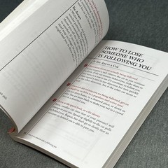 The Worst Case Scenario Survival Handbook: Travel Paperback UFO Fires Leeches