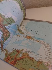 Collins Essential Atlas 1979 Revised Edition Vintage Educational Book