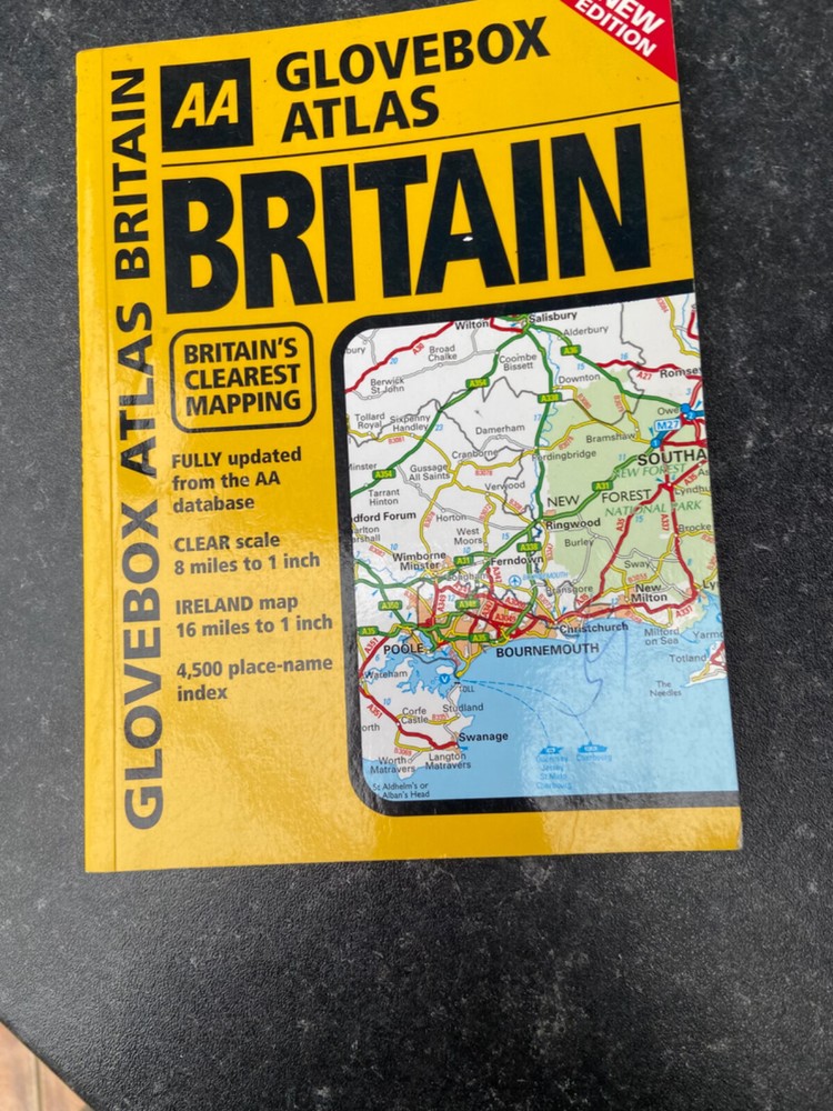 AA Glovebox Atlas Britain (Road Atlas). 9780749545840