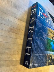 EUC The World Atlas Earth Concise — Coffee Table Book HARDCOVER 2008 Maps **