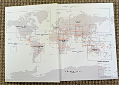 Encyclopaedia Universalis: Grand Atlas & Chiffres du Monde, 2vol. HC in Slipcase