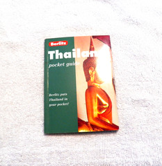 PRE-OWNED PAPERBACK BERLITZ THAILAND POCKET GUIDE 2002 RECOMMENDATIONS CULTURE
