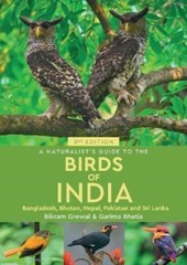 A Naturalist’s Guide to the Birds of India by Bikram Grewal (Paperback Book)