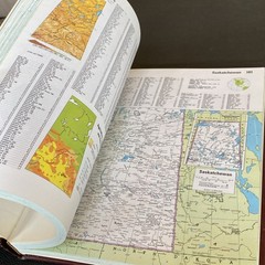 Vintage 1977 World Atlas Hammond Leather Bound Classics Edition Book Reference