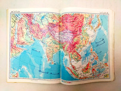 Vintage Arabic atlas book 1984 الاطلس العربي الطبعة الاولى الأطلس العربى خرائط