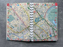 WH Smith LONDON Streetfinder Atlas / Map – 1999 – 268 Page Book (Ring Bound)