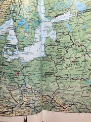 2003 World Atlas Rand McNally Premier HARDCOVER RUSSIA UKRAINE