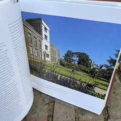 Houses of the National Trust: New Edition by Greeves, Lydia Book Simon Jenkins