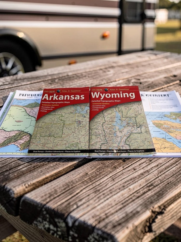 DeLorme Atlas and Gazetteer Detailed Topographic Extensive Arkansas & Wyoming