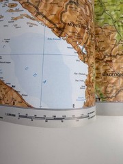 Pictorial Atlas Of The World by Ottenheimer Publishers (Hardcover 1995)