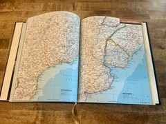 National Geographic Collegiate Atlas of the World (2006, Hardcover)