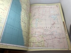 Reader’s Digest Complete Atlas of Australia (Hardcover 1968) & Poster