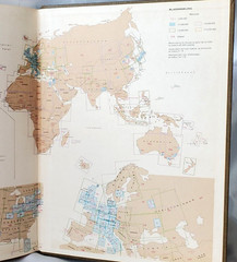 VINTAGE CAPPELENS INTERNASJONALE ATLAS – HARDCOVER 1981 (NORWEGIAN LANGUAGE)