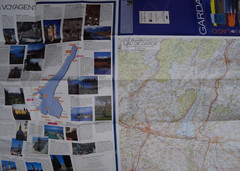 LAC DE GARDE CARTE TOURISTIQUE. En Francais. 95cm x 68cm. Informations Navigants
