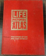 VTG 1961 Life Pictorial Hardcover Atlas of the World w/Sleeve 600 Pages Book