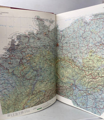 The New International Atlas~ 1982 HC/DJ~ Rand McNally (FC205-5Q432
