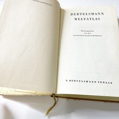 Hardcover Der Neue Grosse Bertelsmann Weltatlas Mit Illustriertem Maps & Atlas