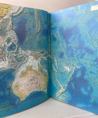 The New International Atlas~ 1982 HC/DJ~ Rand McNally (FC205-5Q432