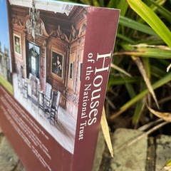 Houses of the National Trust: New Edition by Greeves, Lydia Book Simon Jenkins