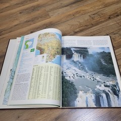 Vintage 1988 Rand McNally World Atlas Of Nations Large Burgundy Hardcover Book