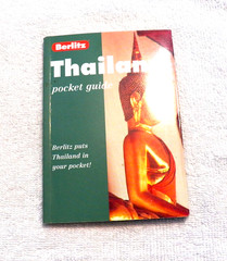 PRE-OWNED PAPERBACK BERLITZ THAILAND POCKET GUIDE 2002 RECOMMENDATIONS CULTURE