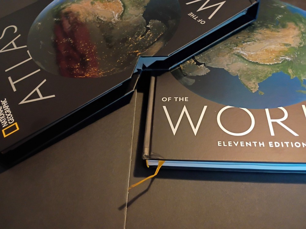 Huge National Geographic Atlas of the World, 11th Edition VERY GOOD W/ Slip Case