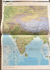 Encyclopaedia Universalis: Grand Atlas & Chiffres du Monde, 2vol. HC in Slipcase