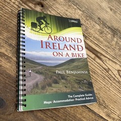 Around Ireland on a Bike : The Complete Guide: Maps, Accommodation, Practical…