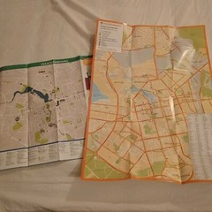 2x city maps tourist guides Russia / Urals / Ekaterinburg NEW Eng/French/Rus