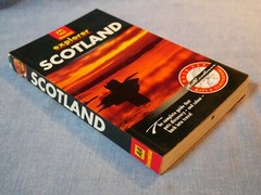 AA ESSENTIAL EXPLORER – SCOTLAND – FULL COLOUR OVER 350 MAPS & ILLUSTRATIONS