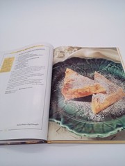 Hershey’s Best-Loved Recipes Hardcover Cookbook Chocolate Desserts Illustrated