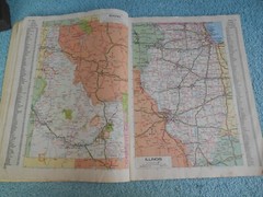 VINTAGE Rand Mcnally 1983 Midsize Road Atlas & TRAVEL GUIDE Paperback 87 PAGES.
